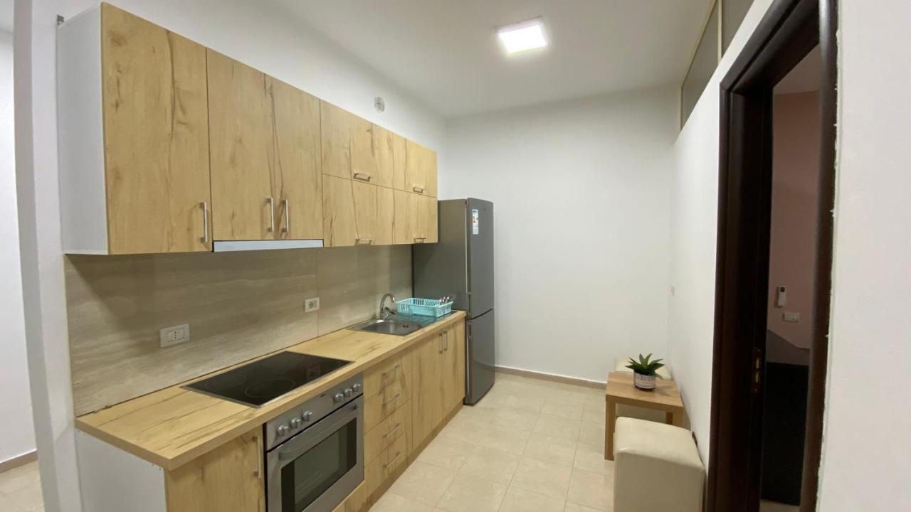 Anna'S Apartament Lushnje Bagian luar foto