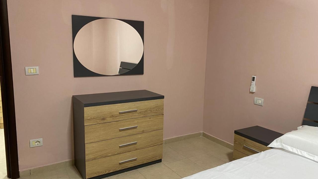 Anna'S Apartament Lushnje Bagian luar foto