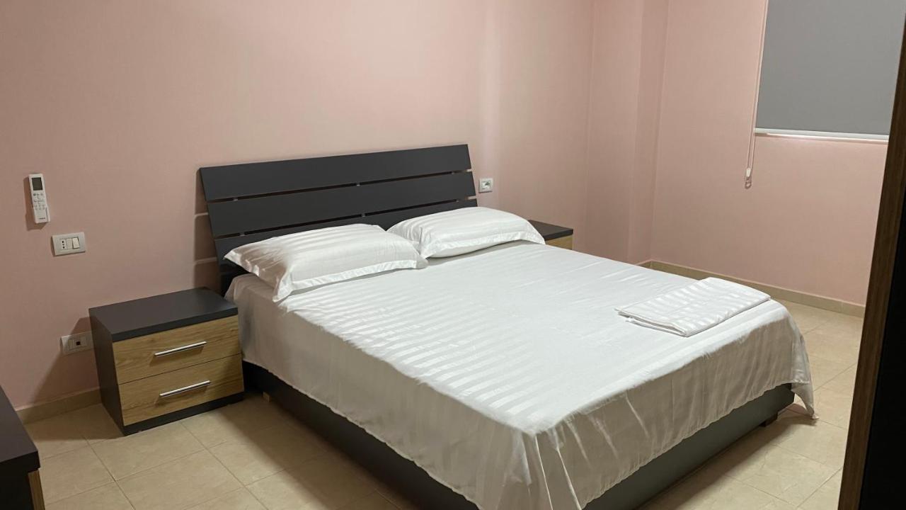 Anna'S Apartament Lushnje Bagian luar foto