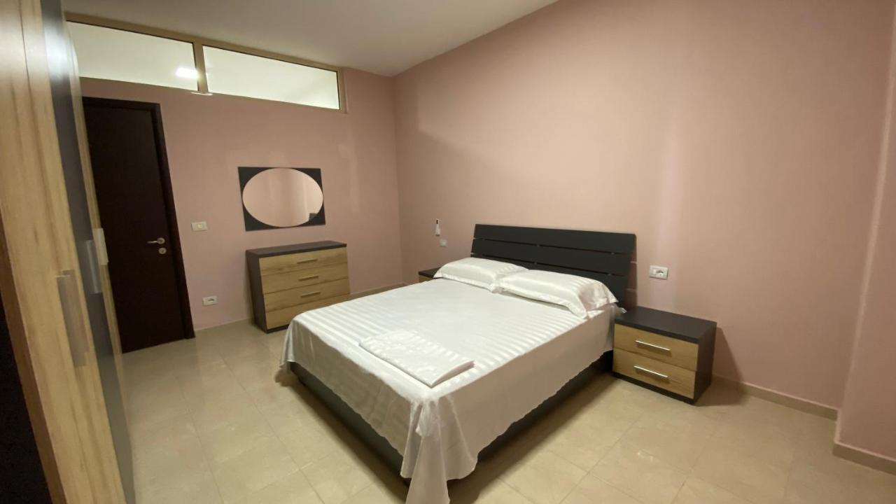 Anna'S Apartament Lushnje Bagian luar foto